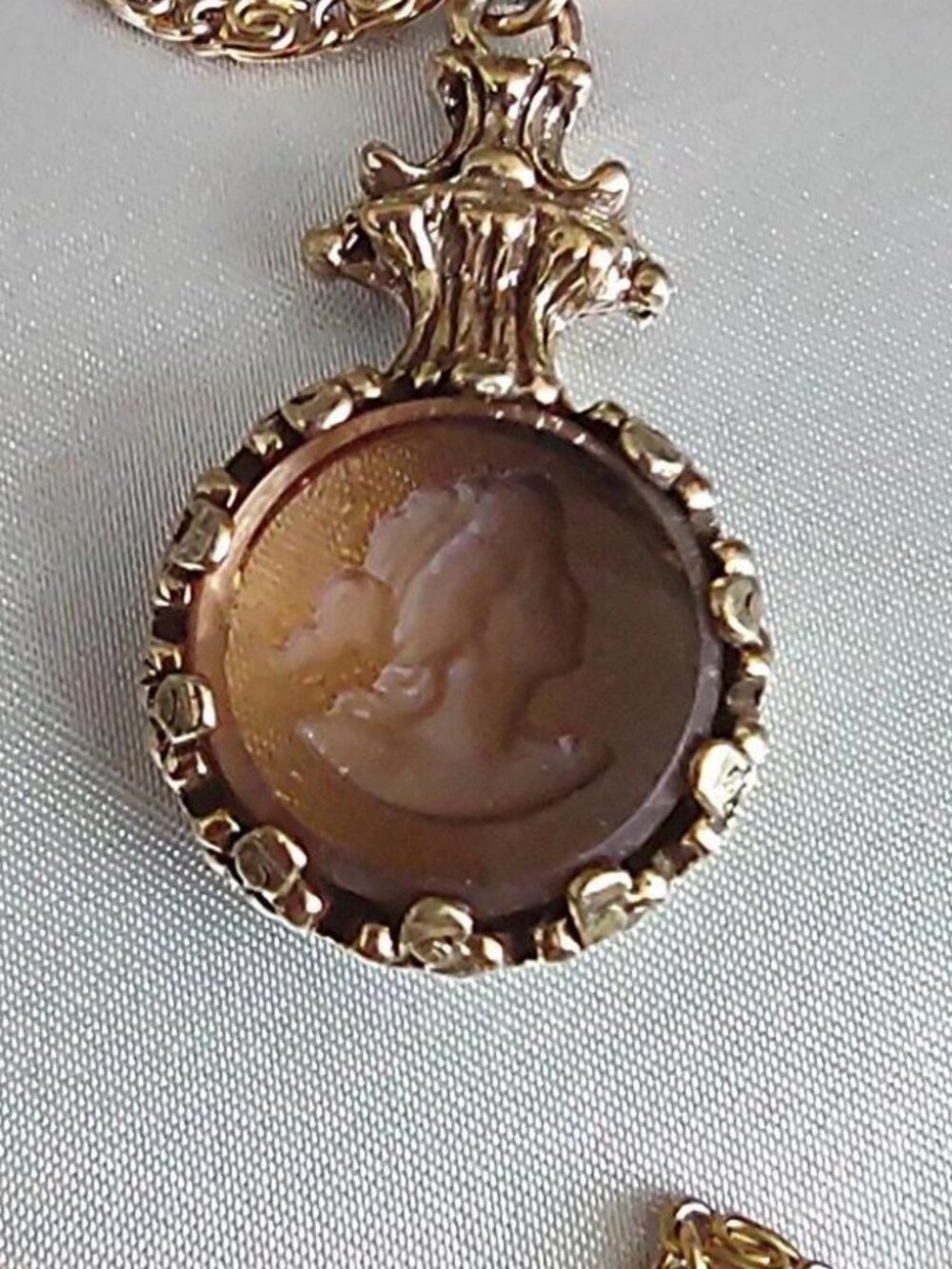 Vintage Gold Tone Cameo Brown Glass Pendant on 10K Gold Chain Necklace 22 inches
